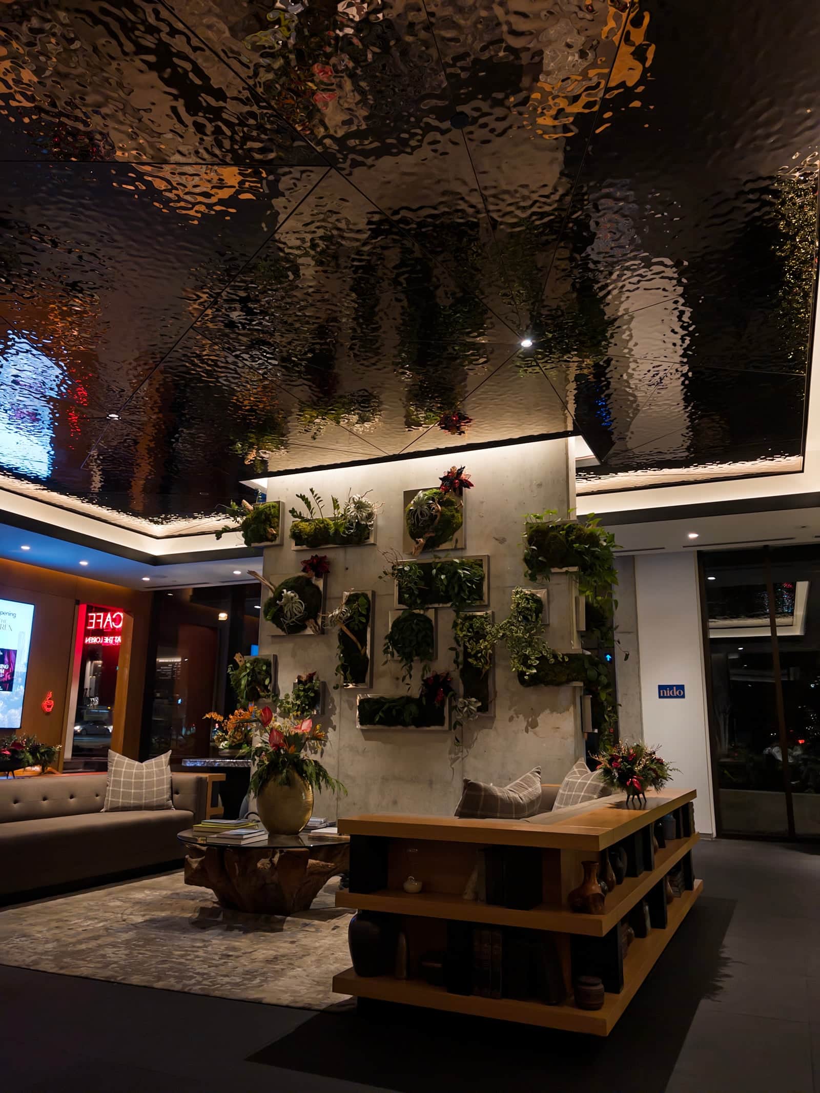 cafe at the loren